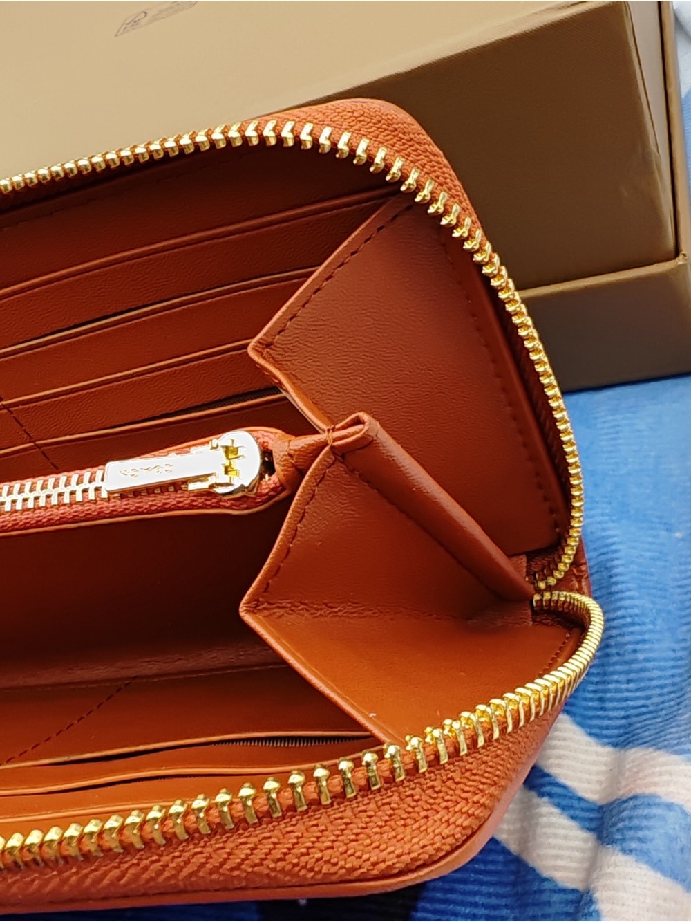 Coach Brown Signature Canvas wallet - Picture 3 of 5